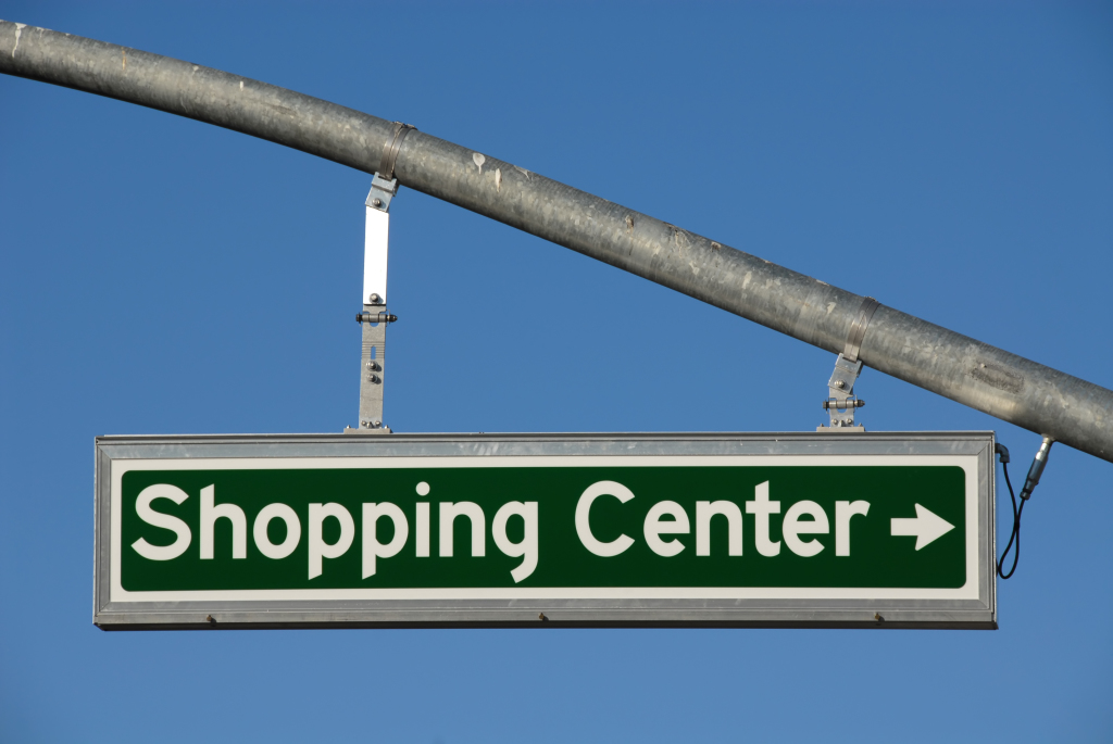 Center right. Shopping Centre sign. Center of right polyangle.