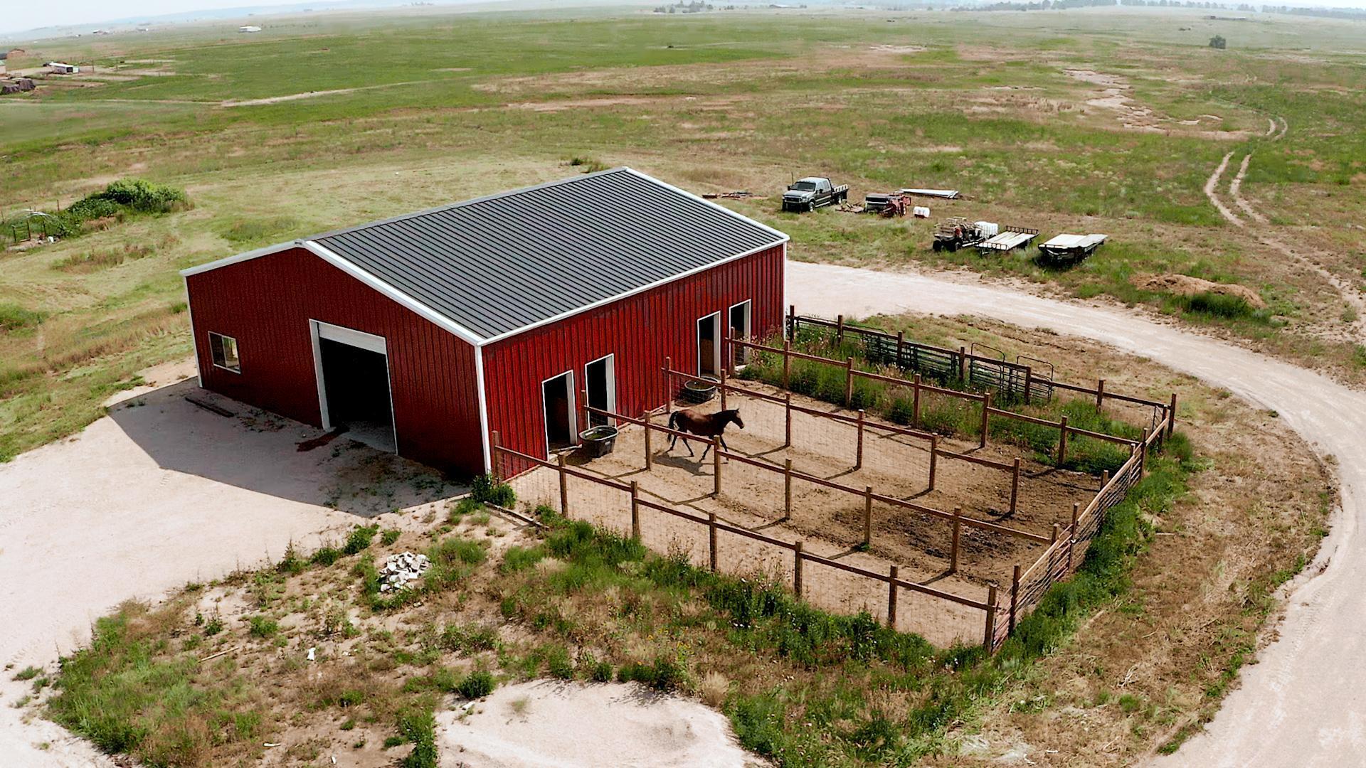 horse-barn (1)